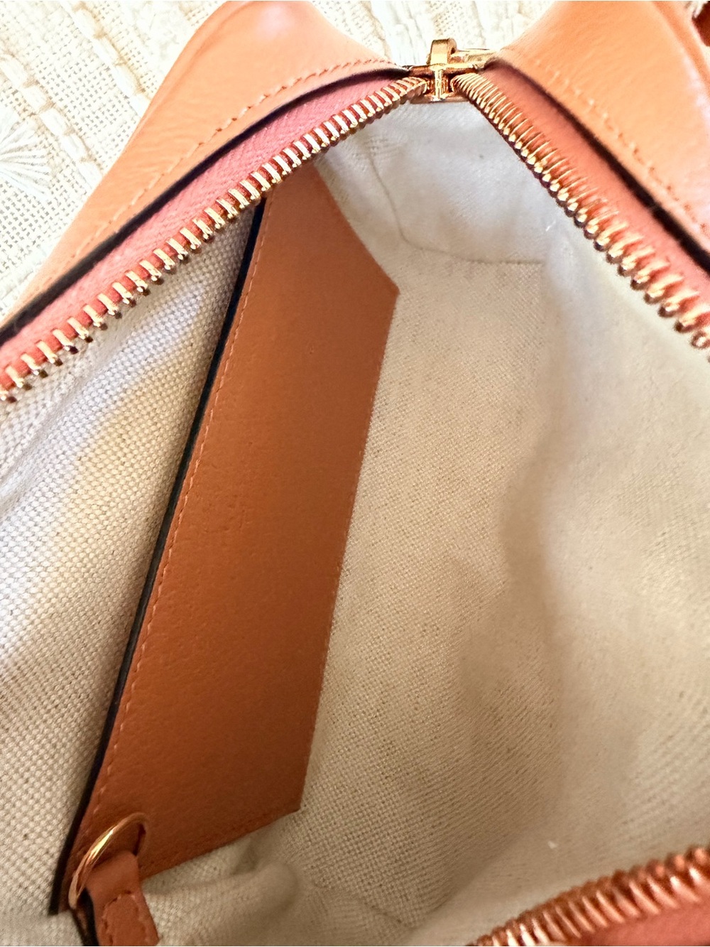Gucci Pink GG Supreme Crossbody Bag - Picture 5 of 9
